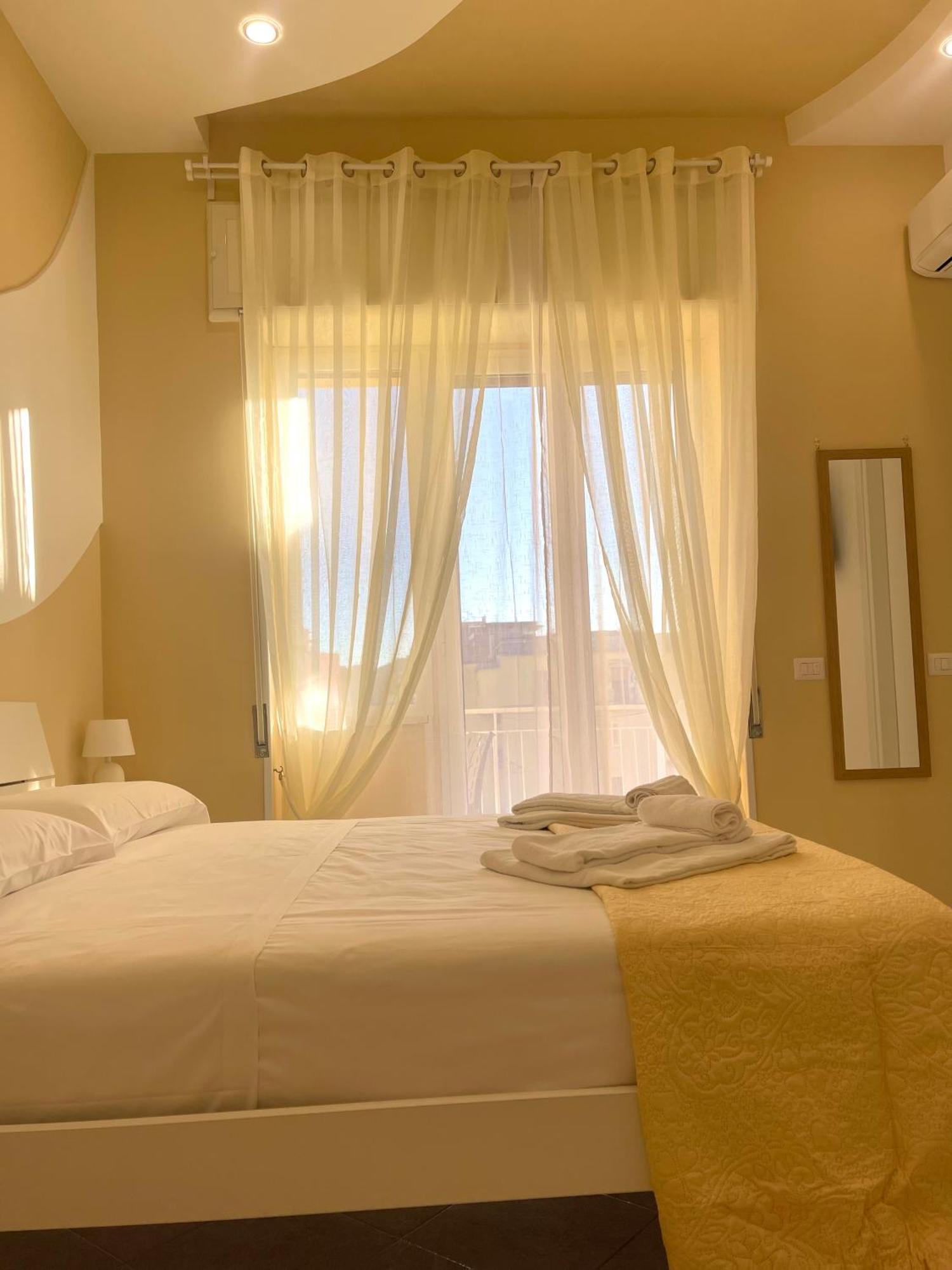 Bed and Breakfast Terrazza Garibaldi Neapel Exterior foto