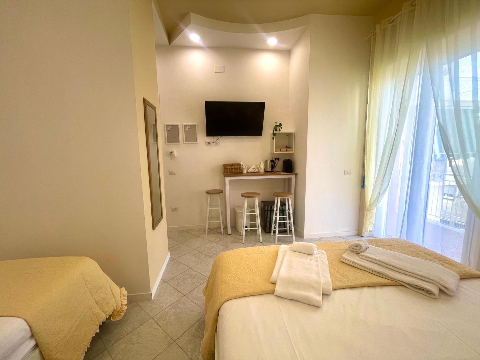 Bed and Breakfast Terrazza Garibaldi Neapel Exterior foto