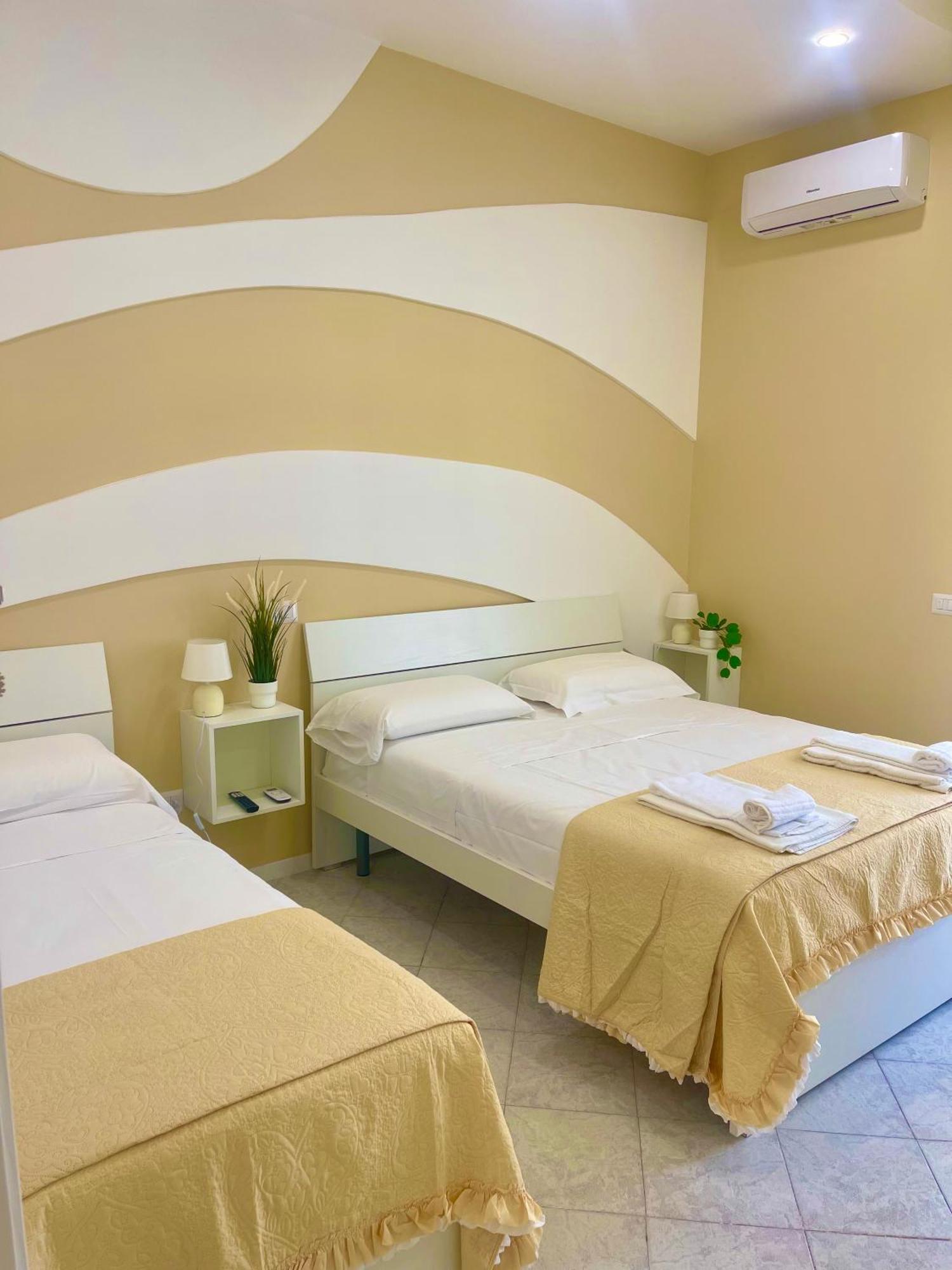 Bed and Breakfast Terrazza Garibaldi Neapel Exterior foto